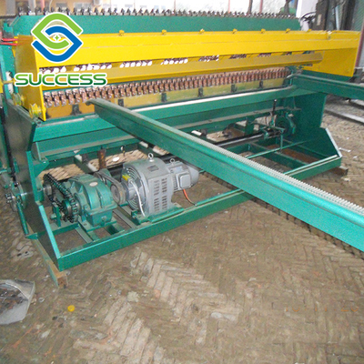 Trung Quốc Máy lưới thép sơn màu trắng tốc độ cao 2m nhà cung cấp