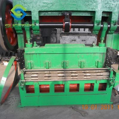 Trung Quốc 2m chiều rộng tùy chỉnh thép hàng rào lưới làm máy sản xuất nhu cầu cao nhà cung cấp